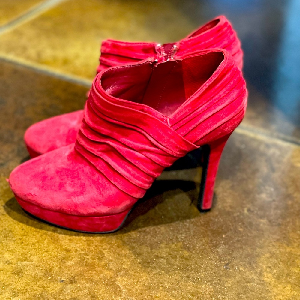 Red Gianni Bini booties